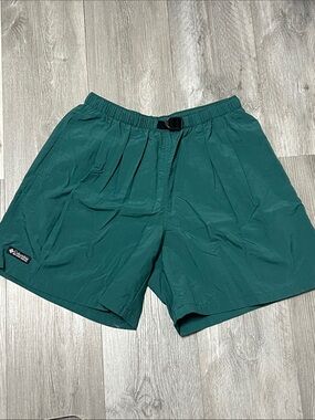 Columbia men’s athletic shorts / green / Size M